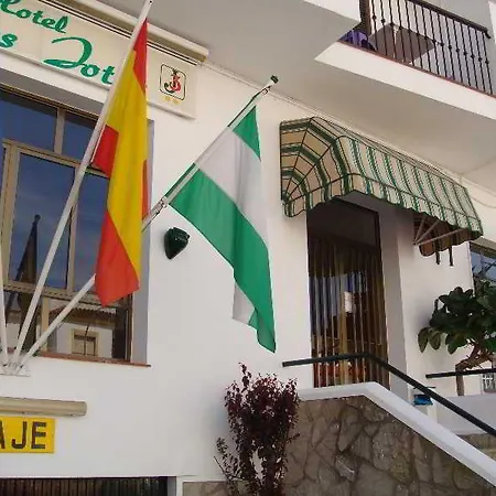 Tres Jotas Conil 호텔 2*