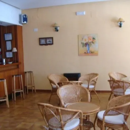 Hotel Tres Jotas Conil 2*