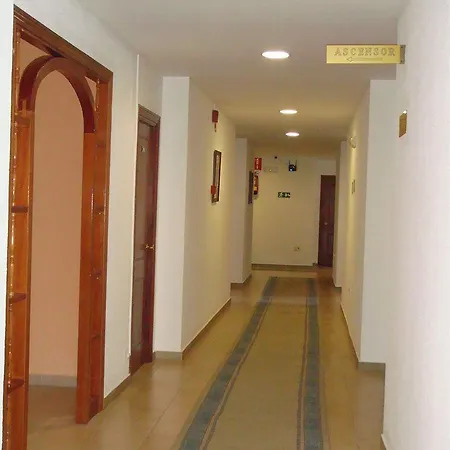 Tres Jotas Conil Hotel 2*